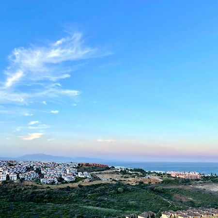 Top Sea View Apartment - 7 Minutes To Sotogrande Castillo de Sabinillas Kültér fotó