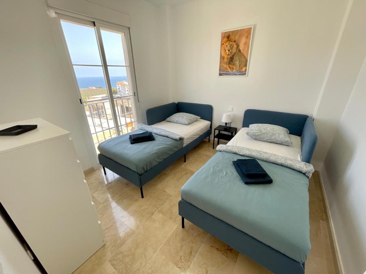Top Sea View Apartment - 7 Minutes To Sotogrande Castillo de Sabinillas Kültér fotó
